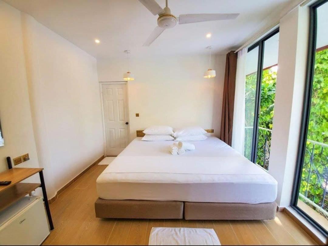 ホテル Kingsway Thoddoo Maldives エクステリア 写真